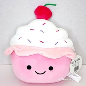 CUPCAKE 🧁 Pink Cupcake w Sprinkles & Cherry Plush Cute & Cuddly Plush ☆ NWT ☆